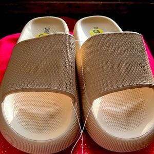 Brand new beige authentic cushionaire slides